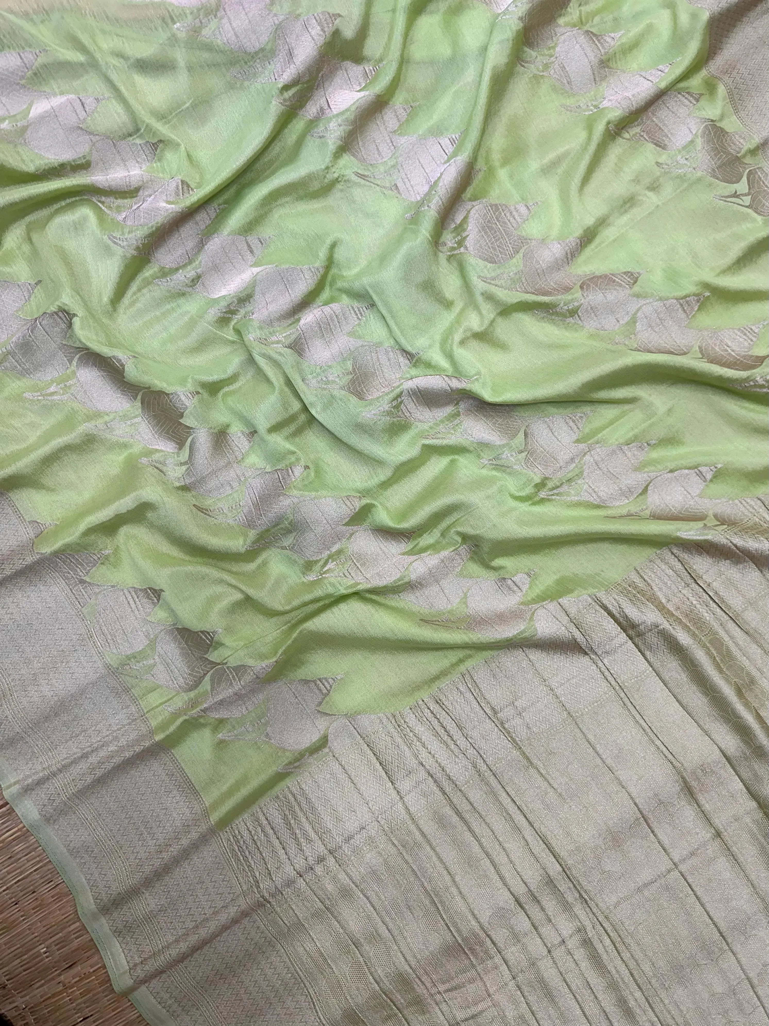 Graceful Chiffon Semi Banarasi Saree – Ideal for Special Occasions