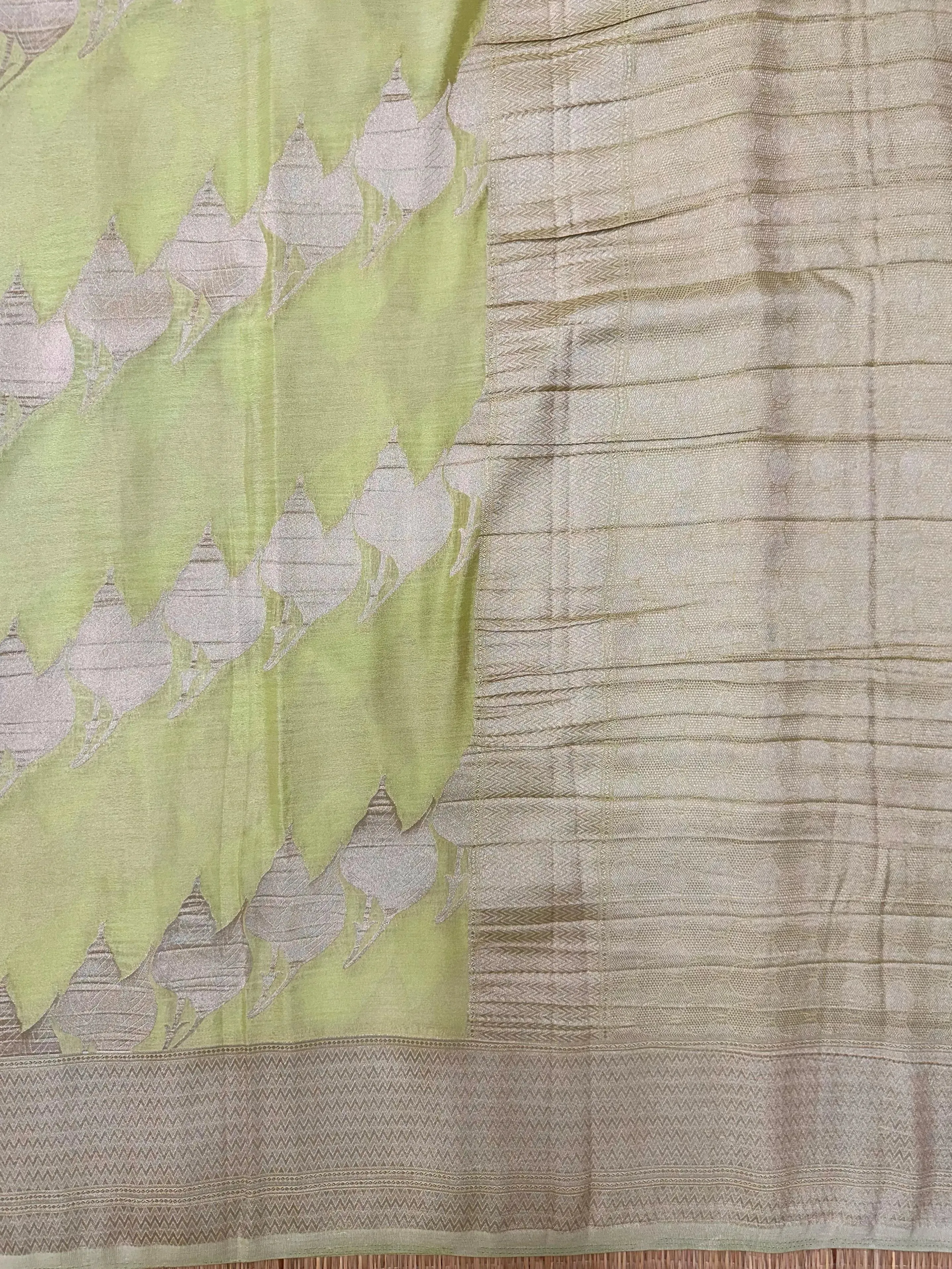 Graceful Chiffon Semi Banarasi Saree – Ideal for Special Occasions