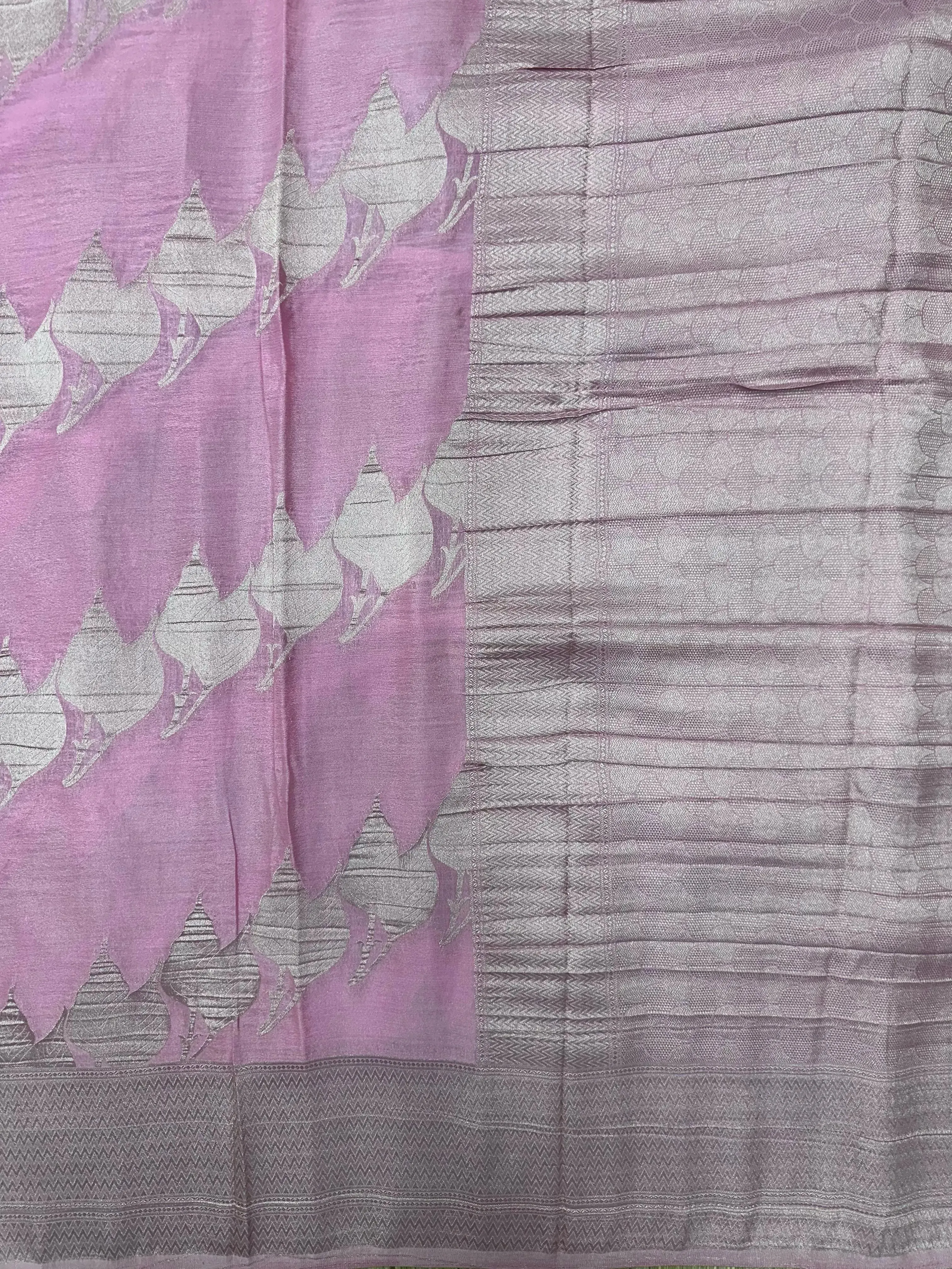 Graceful Chiffon Semi Banarasi Saree – Ideal for Special Occasions