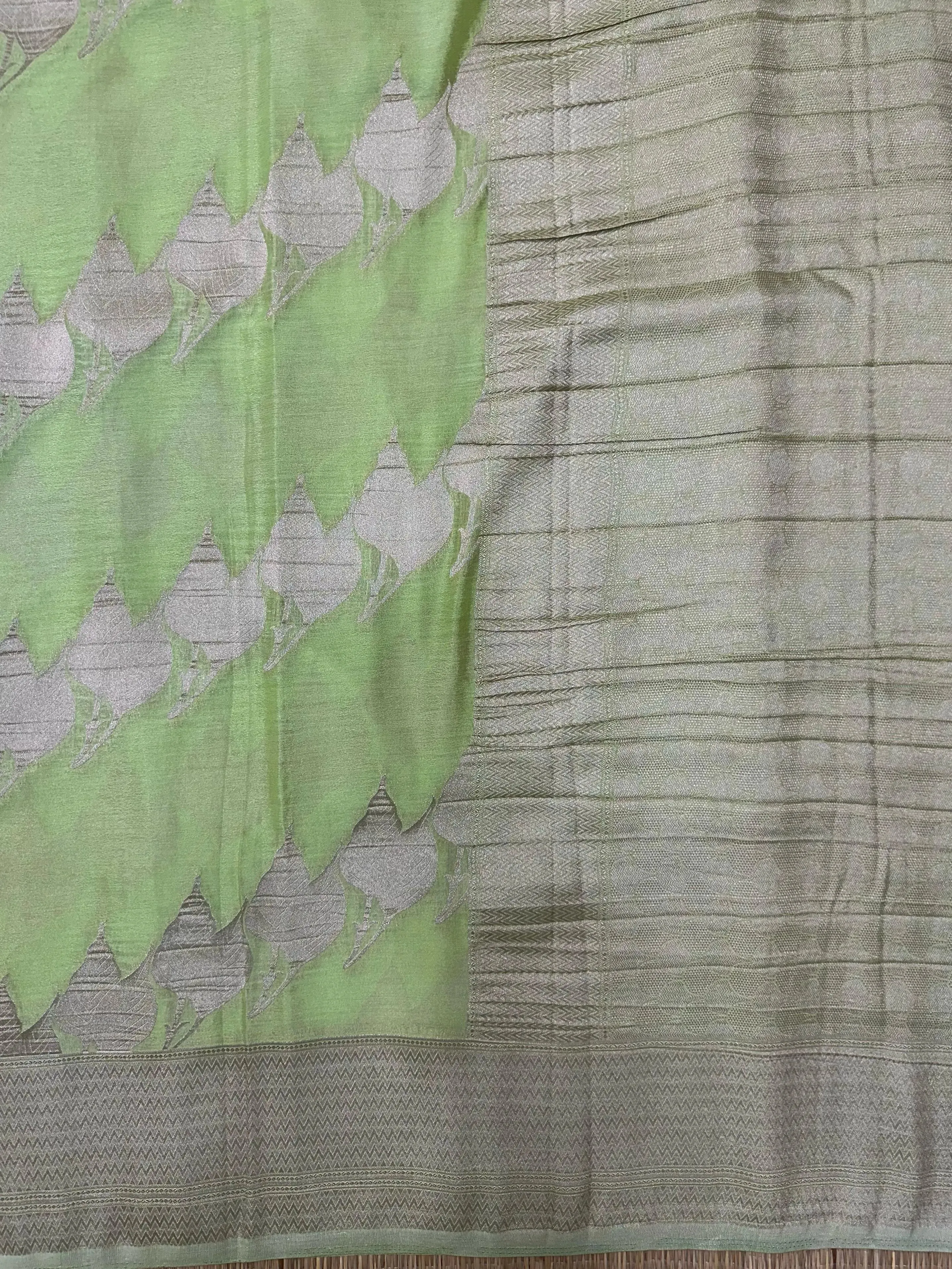Graceful Chiffon Semi Banarasi Saree – Ideal for Special Occasions