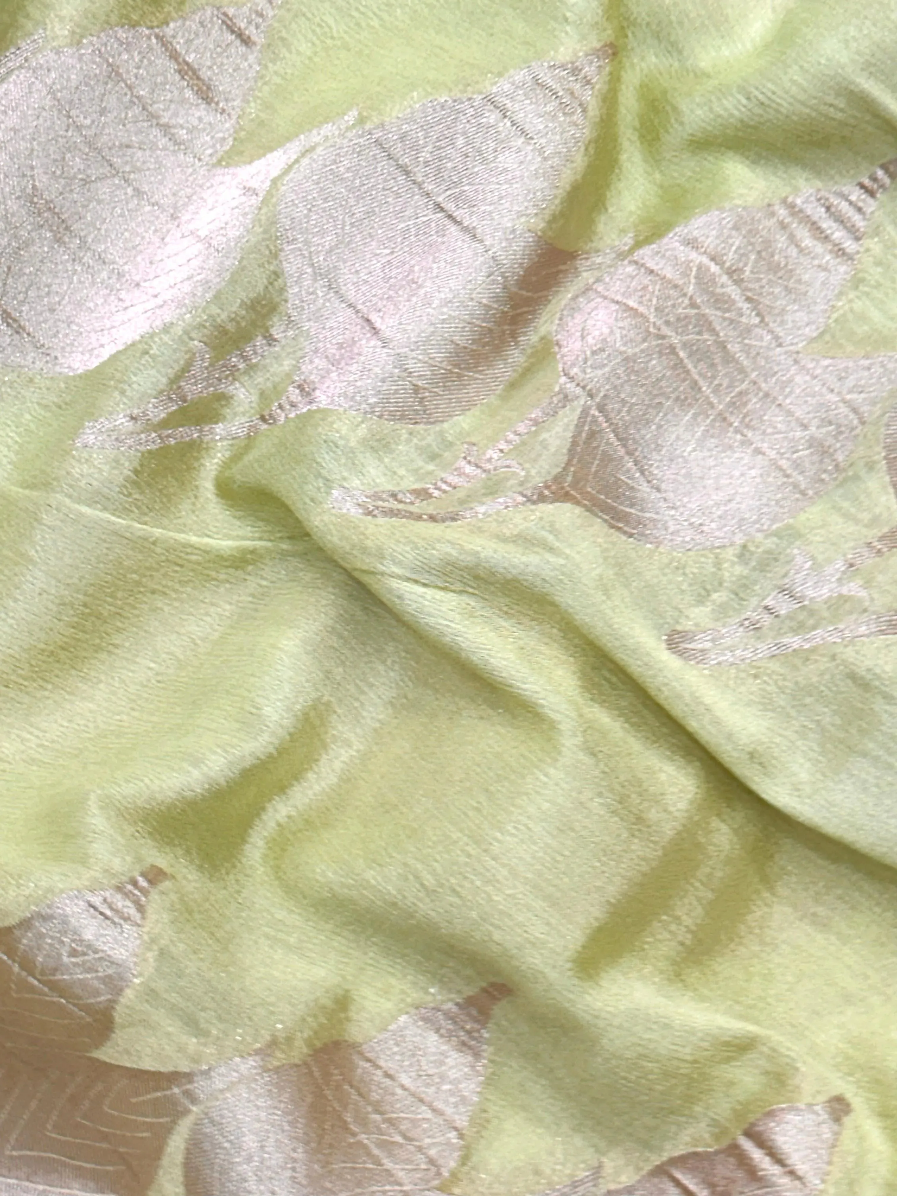 Graceful Chiffon Semi Banarasi Saree – Ideal for Special Occasions