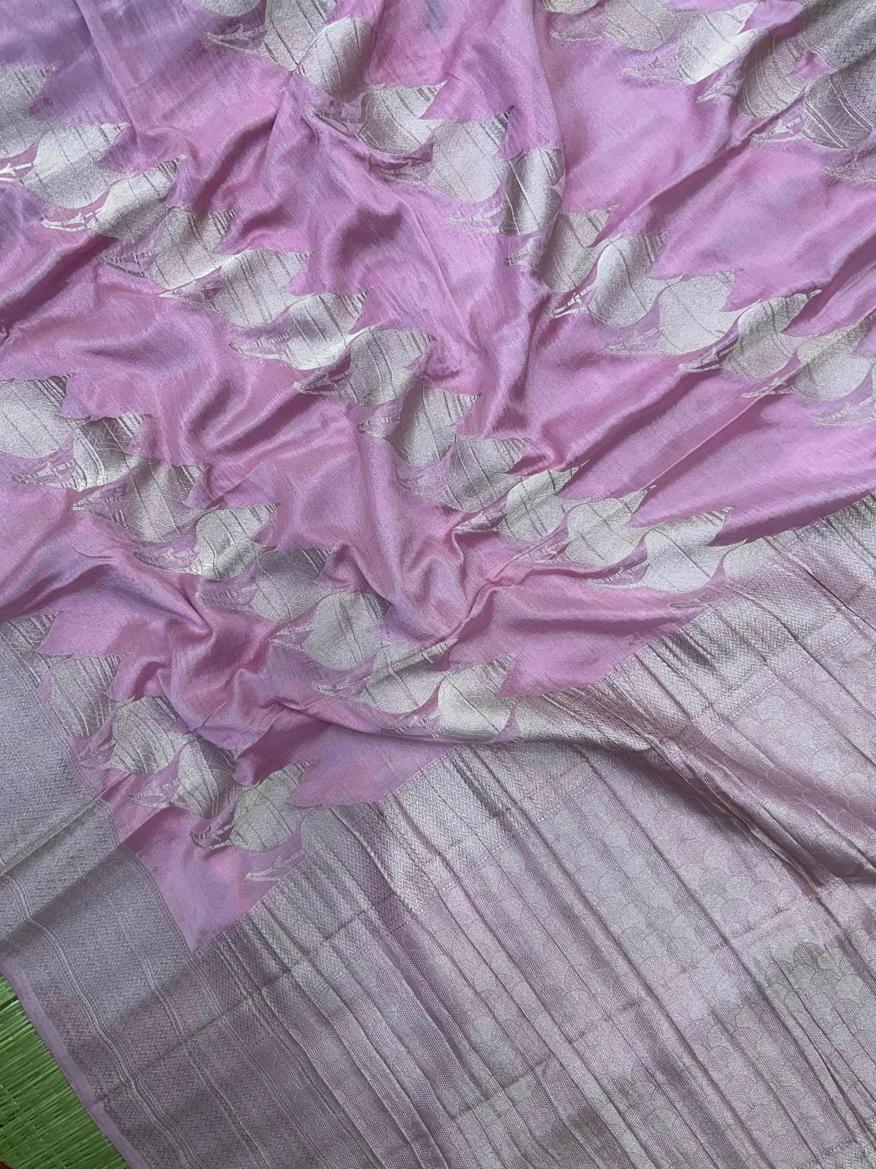 Graceful Chiffon Semi Banarasi Saree – Ideal for Special Occasions
