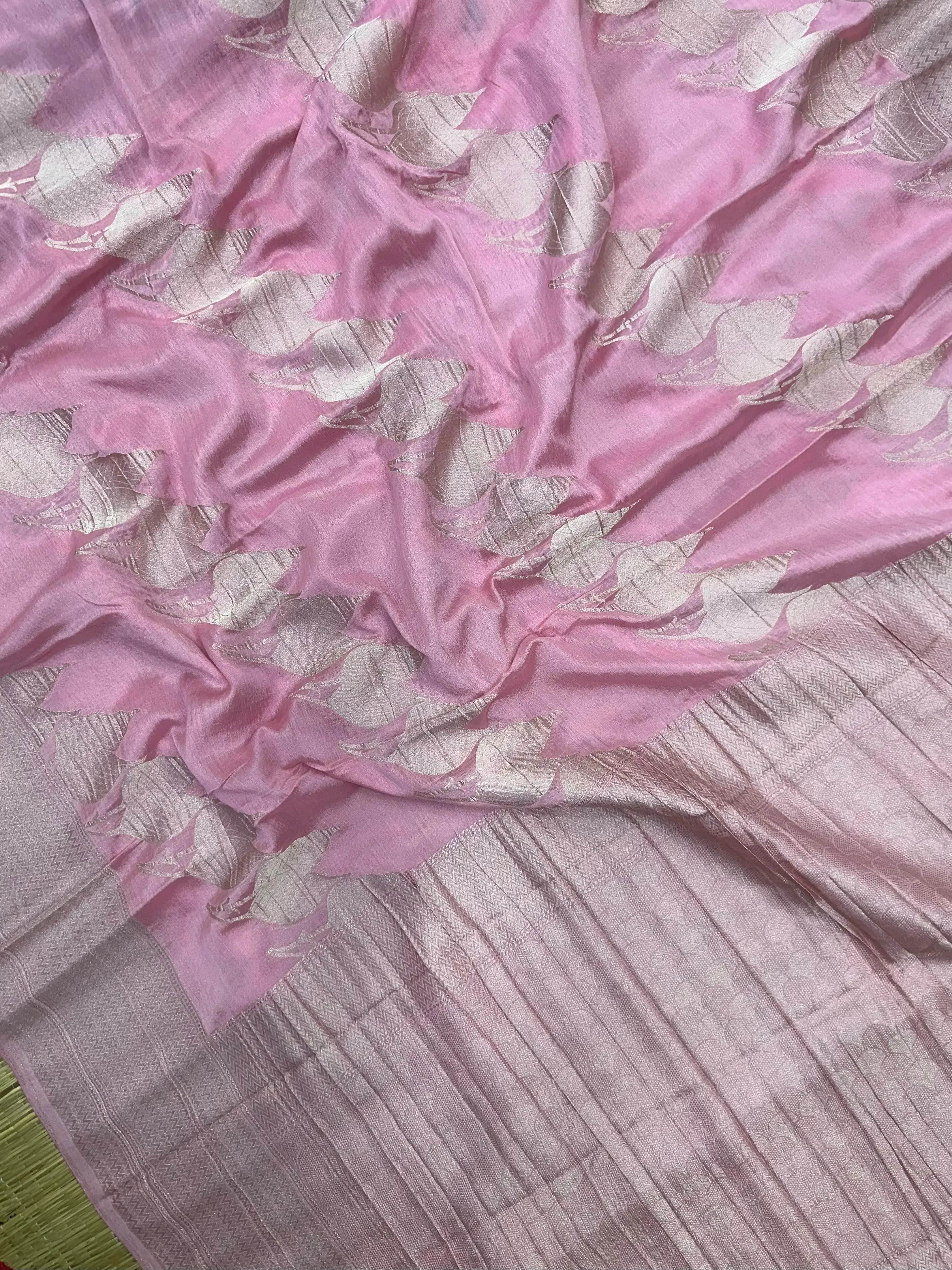 Graceful Chiffon Semi Banarasi Saree – Ideal for Special Occasions