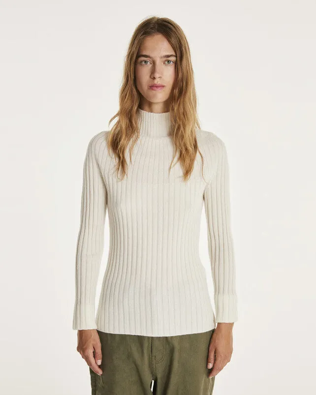 Kujten Bobi Turtle Neck Cashmere Sweater