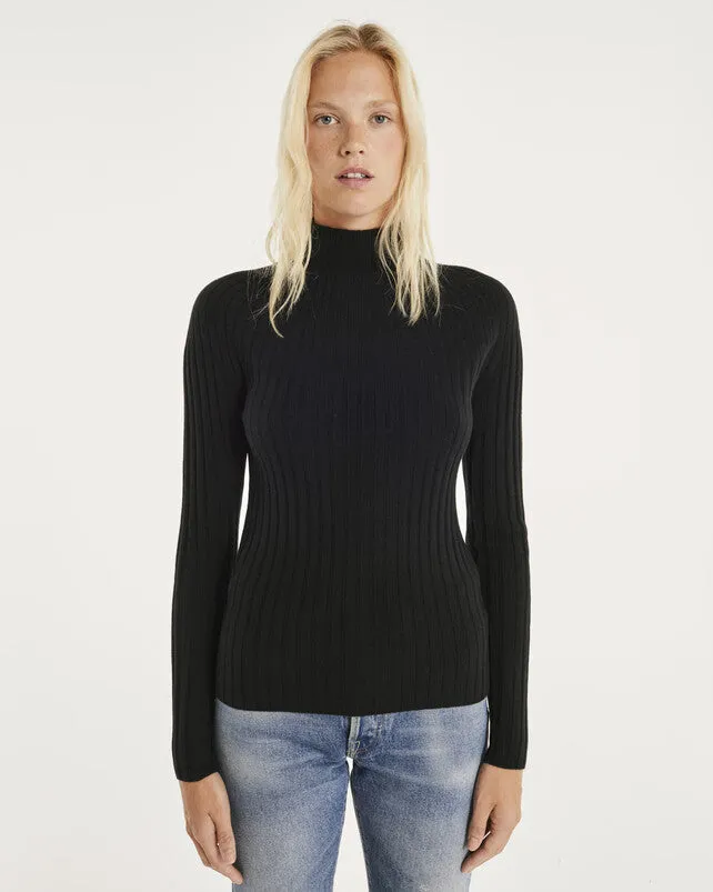 Kujten Bobi Turtle Neck Cashmere Sweater