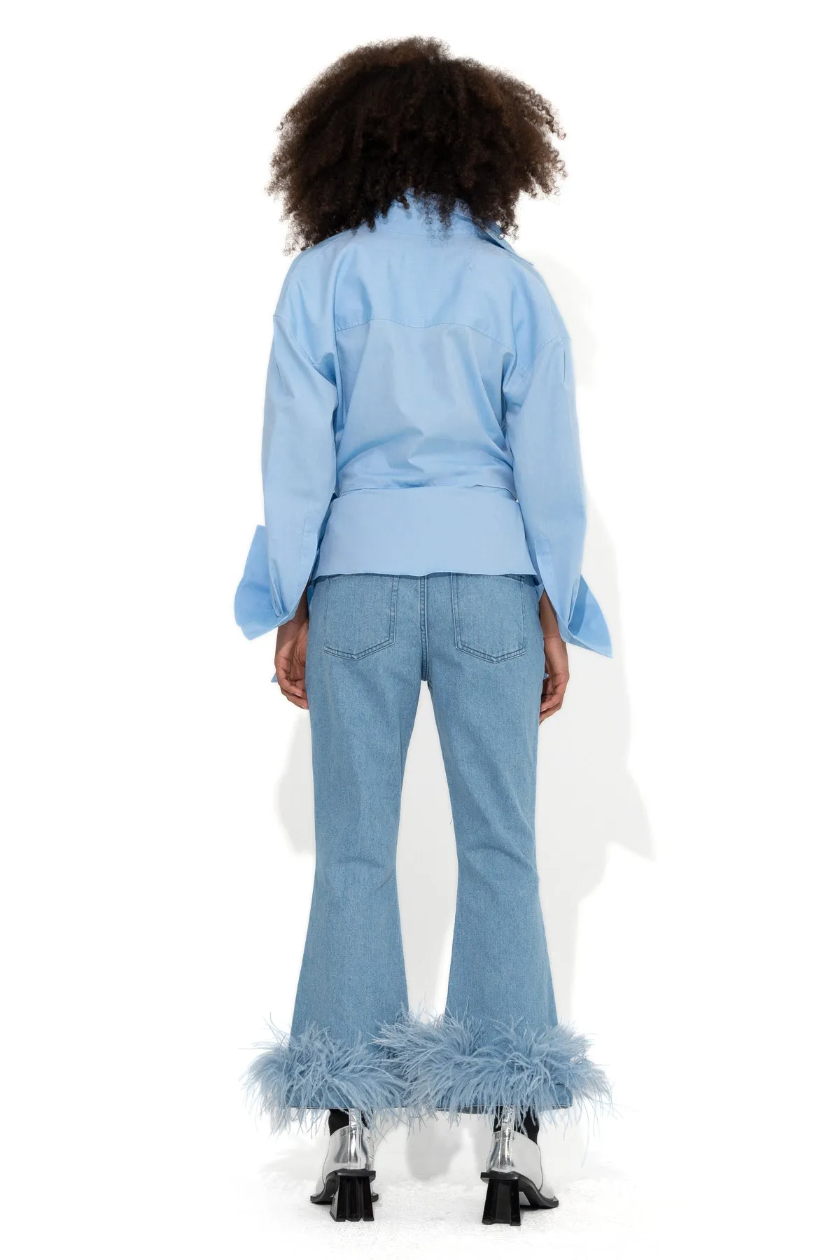 LIGHT BLUE FEATHER HEM CAPRI JEANS