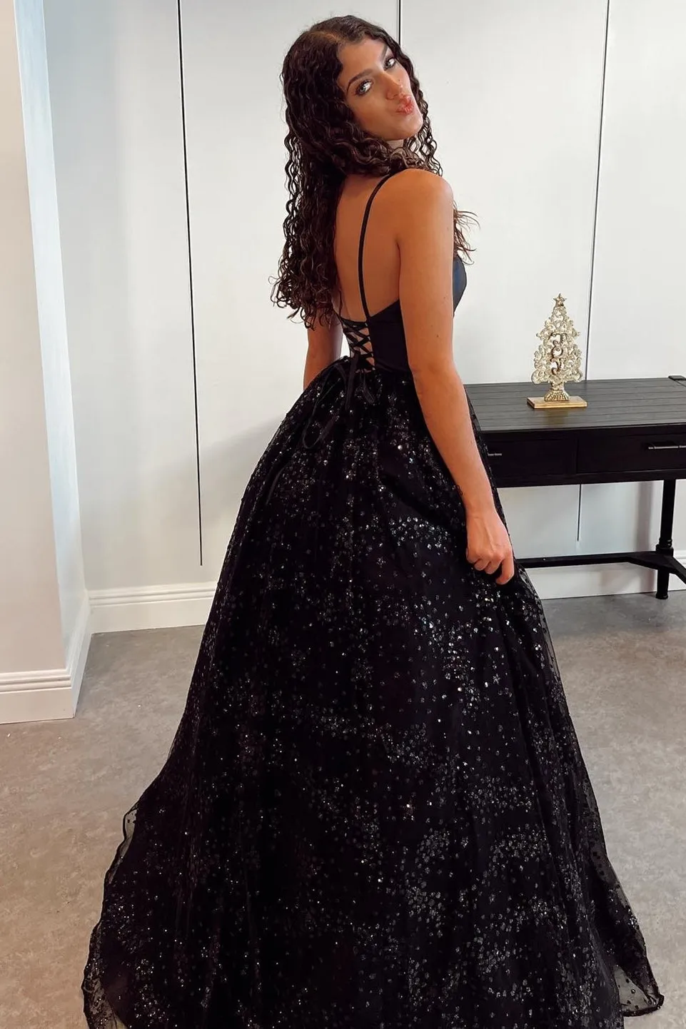New Style Black V Neck New Arrival Sequin Long Tulle Long Prom Dresses Sparkly Evening Dresses